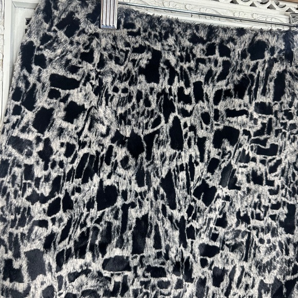 Vintage Louben Black & Gray All Over Print Fuzzy Faux Fur Style Pencil Skirt - Picture 2 of 7